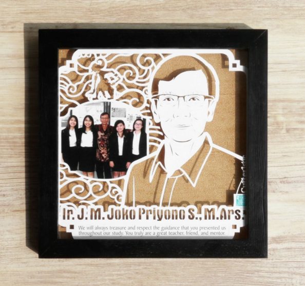 Cutteristic Kado Tanda Terima Kasih – Universitas Tarumanagara Joko Priyono Souvenir pembicara eksklusif dan unik dari paper cutting untuk public speaker seminar, training, acara perusahaan, sekolah/kampus