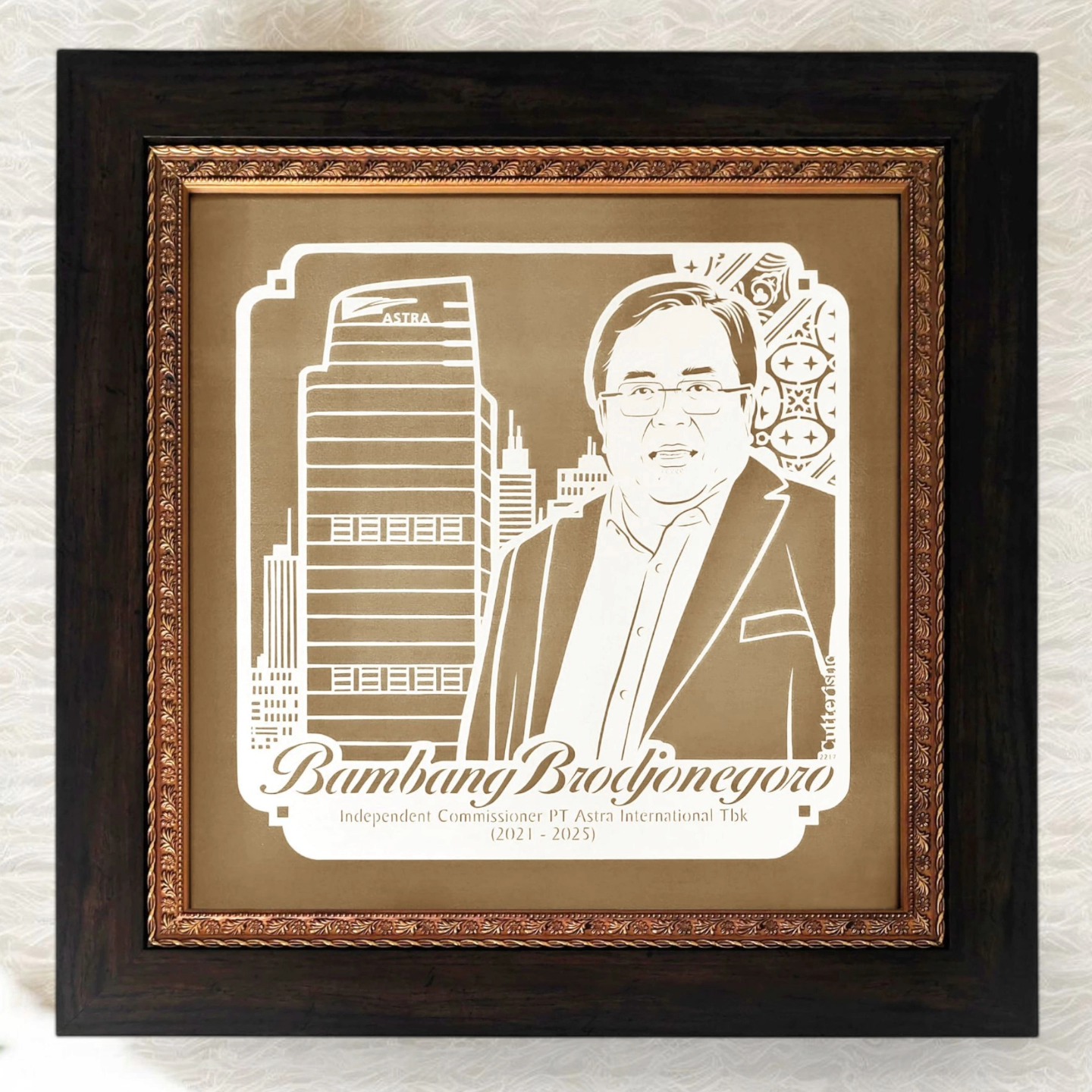 Prof. Bambang Brodjonegoro
Menteri Keuangan 2014-2016
Menteri Perencanaan Pembangunan Nasional PPN, Kepala Bappenas 2016-2019
Menteri Riset dan Teknologi, Kepala Badan Riset dan Inovasi Nasional 2019-2021
Ketua Dewan Guru Besar FEB UI 2021 - sekarang

#bambangbrodjonegoro #kadofarewell #kadoeksklusif #kadoterimakasih #tandaterimakasih #sketsawajahindonesia  #sketsawajah #sketsawajahjakarta
